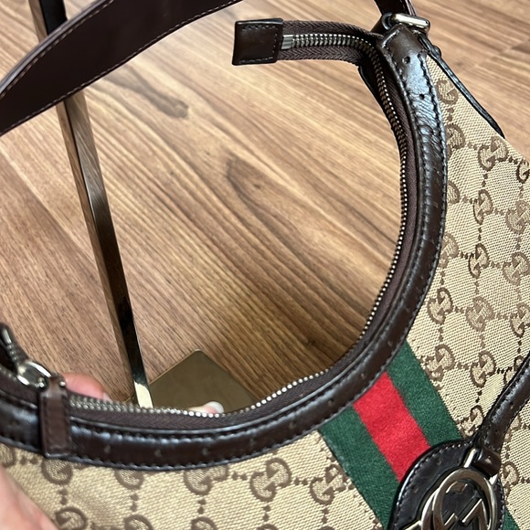 A226 - π― % authentic Gucci shoulder bag - Picture 12 of 16
